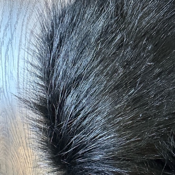 Faux Fur Scarf - Picture 8 of 9